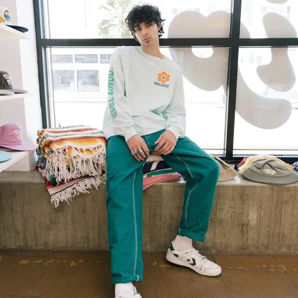 Free & Easy Light Blue Long Sleeve Graphic Tee - Orange Flower NWT - Picture 2 of 9